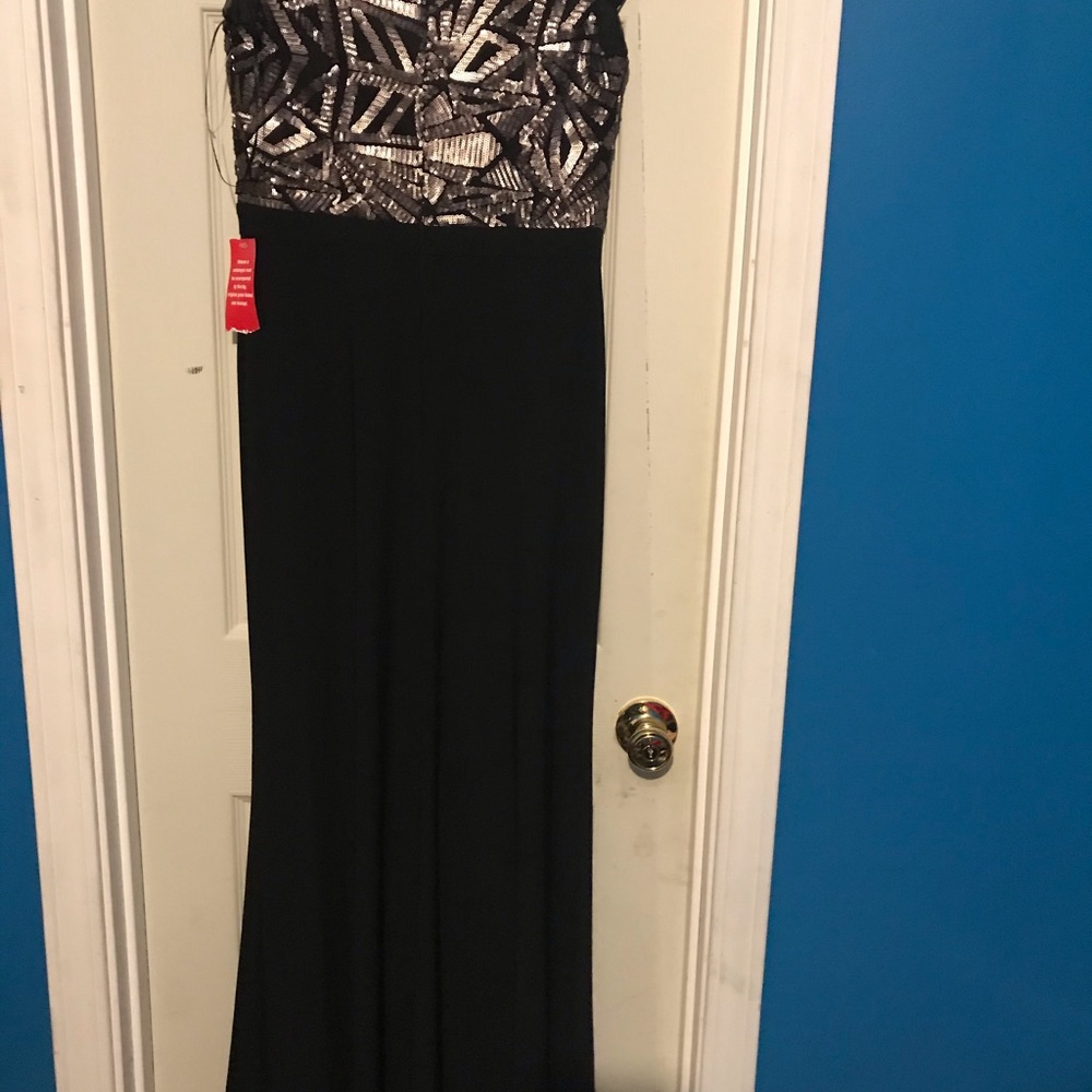 Dress - Picture 4 of 6